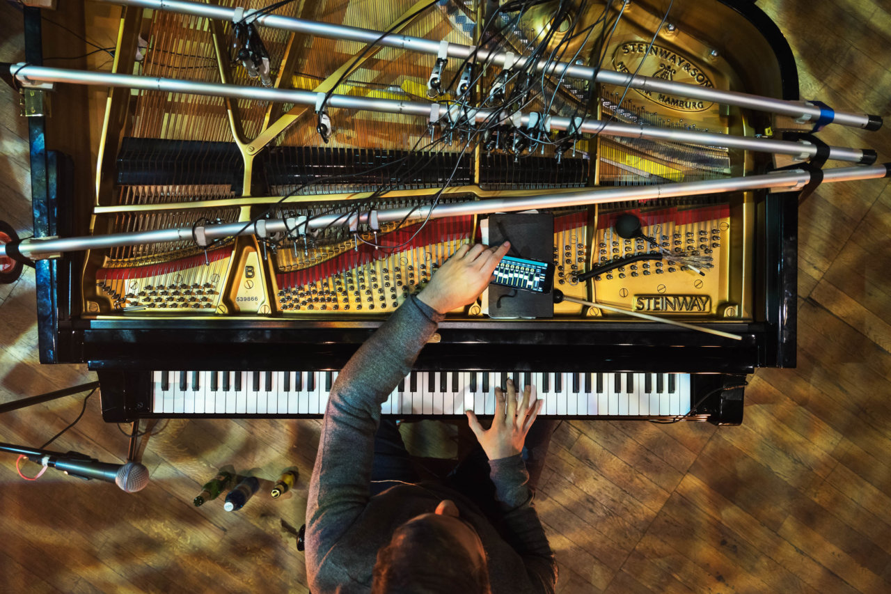 MASTERBILD, grandbrothers, piano